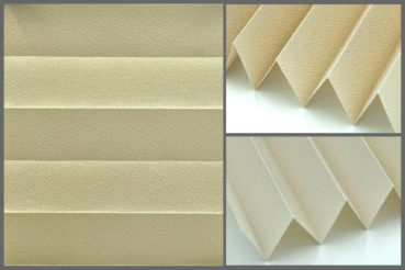 Tkanina plisowana Basel Pearl 1268 o delikatnie zaciemniającej strukturze, idealna do rozjaśnionych wnętrz w kolorze piaskowym