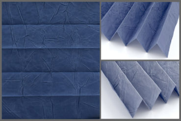 Tkanina Crush Pearl 5180 w kolorze ciemnoniebieskim o elegancko pomarszczonej fakturze, przepuszczająca światło	