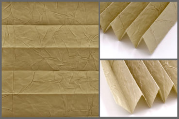 Tkanina Crush Pearl 5930 w kolorze piaskowym o elegancko pomarszczonej fakturze, przepuszczająca światło	