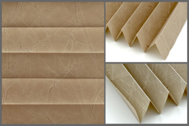 Tkanina Crush Pearl 7008 w kolorze jasnobeżowym o elegancko pomarszczonej fakturze, przepuszczająca światło	