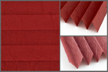 Tkanina Crush Pearl 7040 w kolorze czerwonym o elegancko pomarszczonej fakturze, przepuszczająca światło	