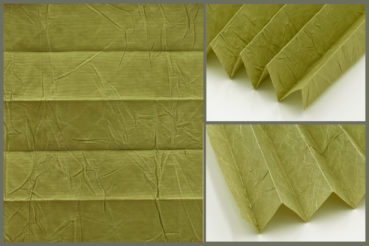 Tkanina Crush Pearl 7551 w kolorze ciemnozielonym o elegancko pomarszczonej fakturze, przepuszczająca światło