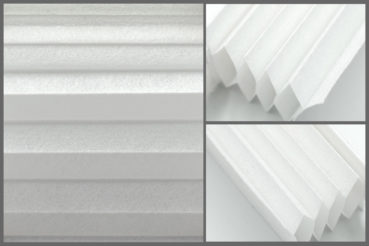 Tkanina plisowana Disco 8151 w kolorze białym – materiał do zasłon okiennych o strukturze plastra miodu.