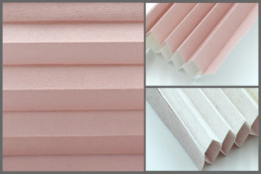 Tkanina plisowana Disco 8158 w kolorze różowym – materiał do zasłon okiennych o strukturze plastra miodu.