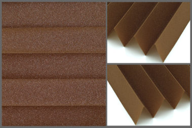 Presto P107 – uniwersalna tkanina plisowana do wnętrz, zapewniająca naturalne oświetlenie w kolorze cienobrązowym.	